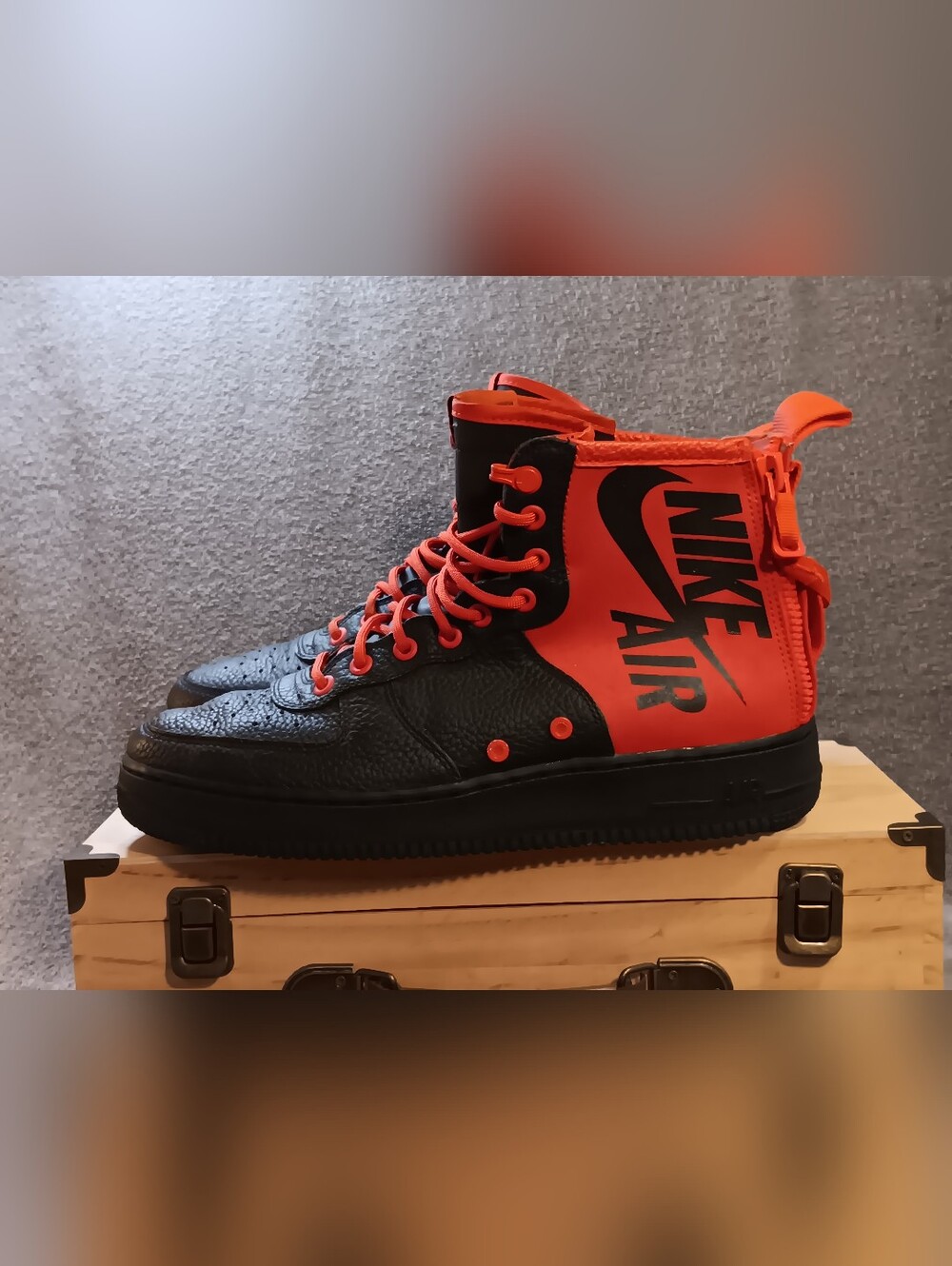 Nike Men's Air Force SF 1 Mid Sneakers, Size 10